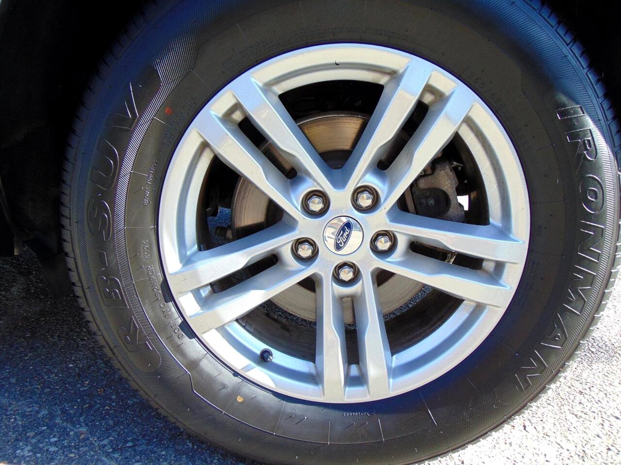 Used 2023 Ford Explorer XLT w/ Equipment Group 202A image 9