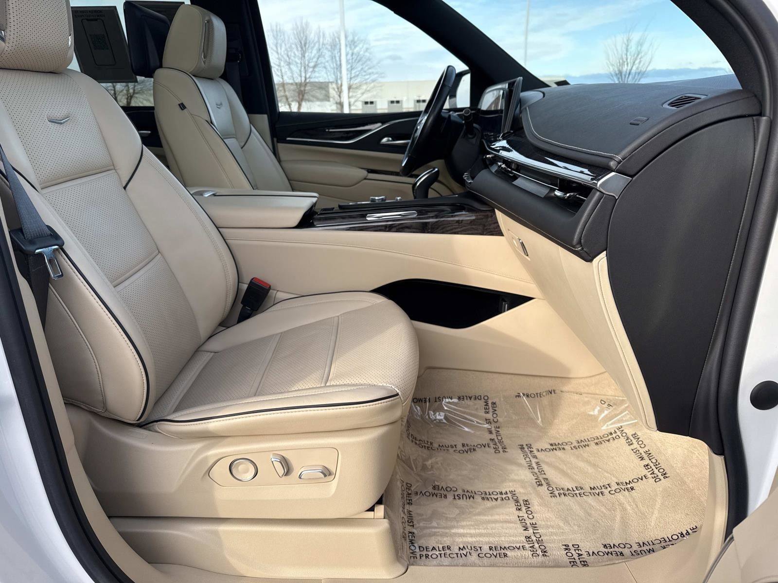 Used 2021 Cadillac Escalade Premium Luxury image 19