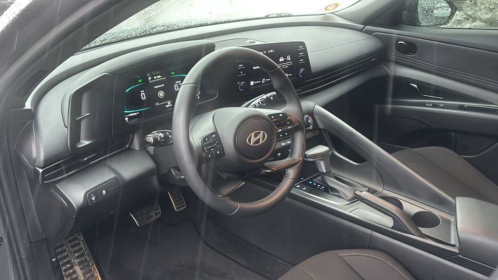 Used 2025 Hyundai Elantra Sport image 23