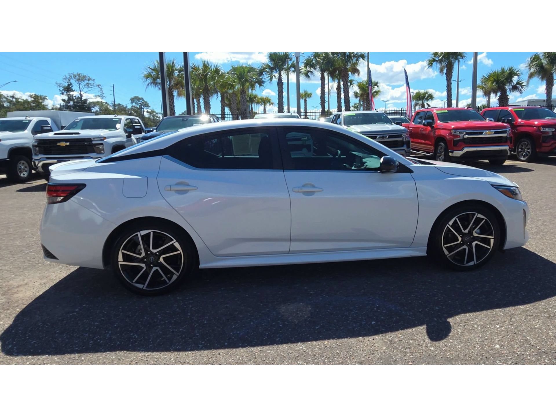 Used 2025 Nissan Sentra SR FWD image 9