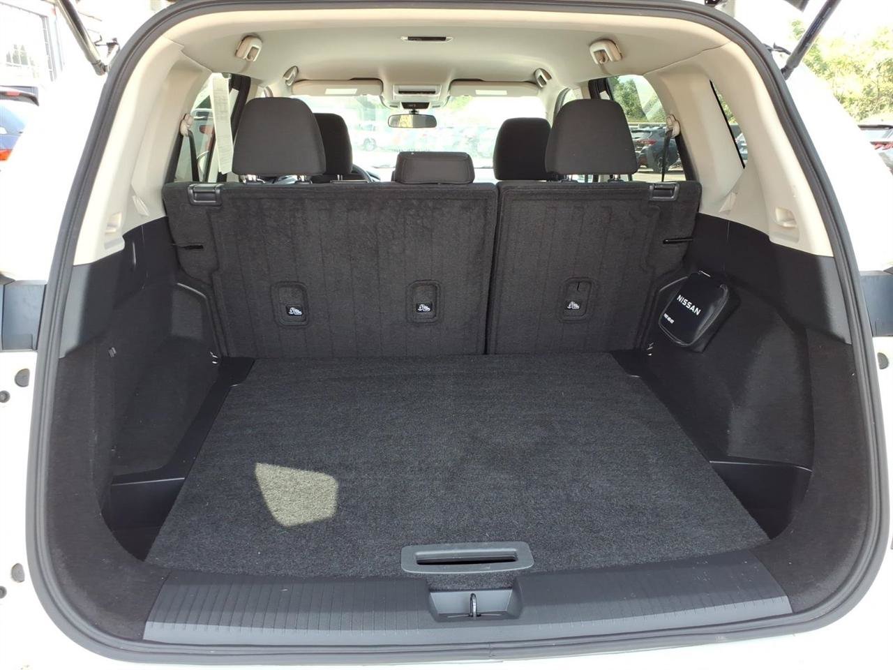 Used 2024 Nissan Rogue S AWD/4WD image 9