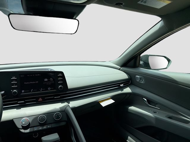 New 2026 Hyundai Elantra SE FWD image 22