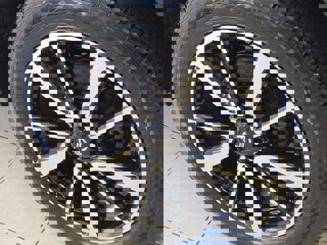 Used 2019 Nissan Rogue SL w/ Premium Package image 16