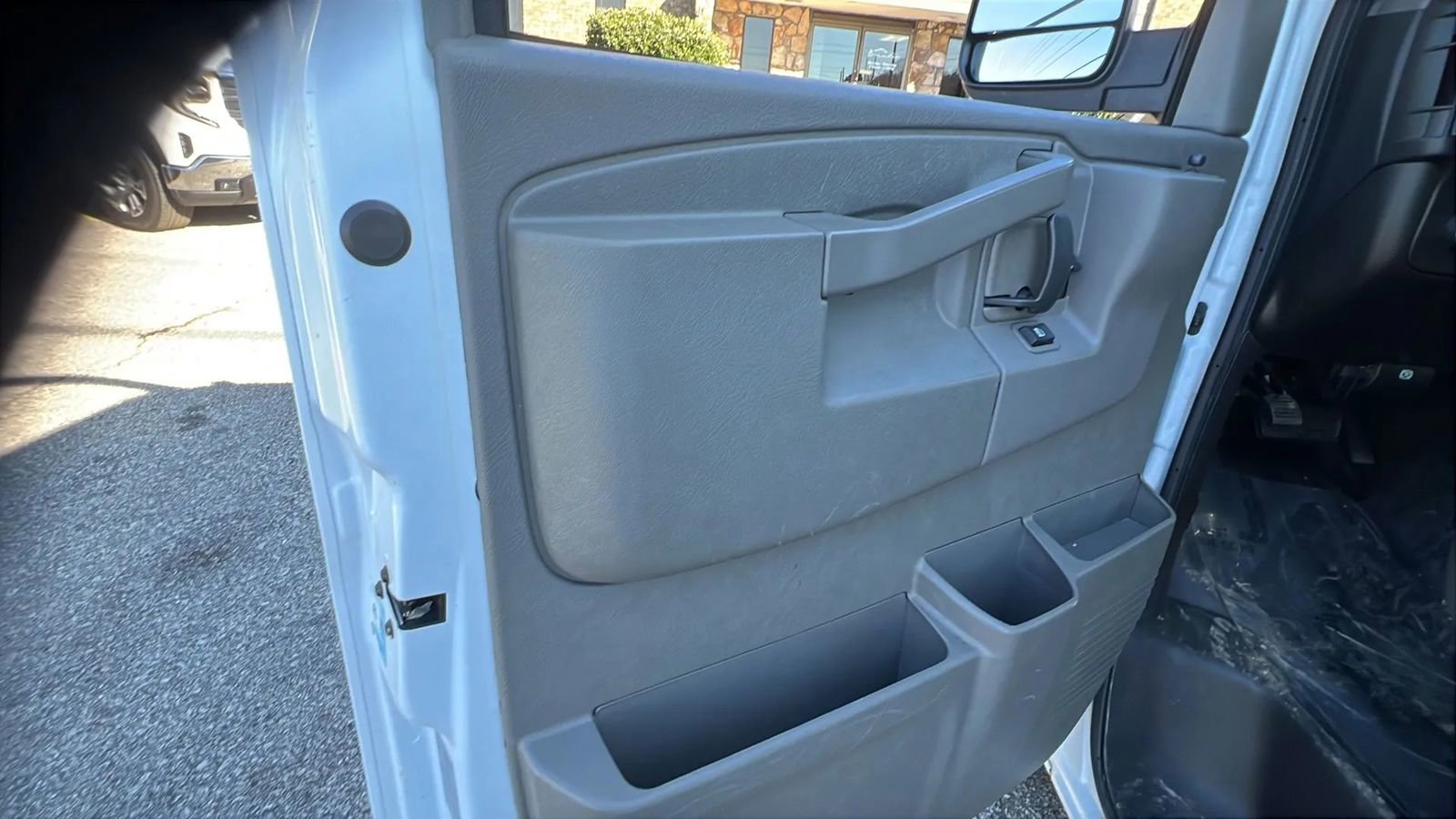 Used 2023 GMC Savana 2500 Extended image 16