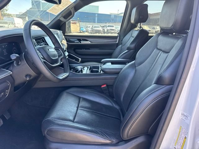 Used 2024 Jeep Wagoneer L Series II RWD image 9
