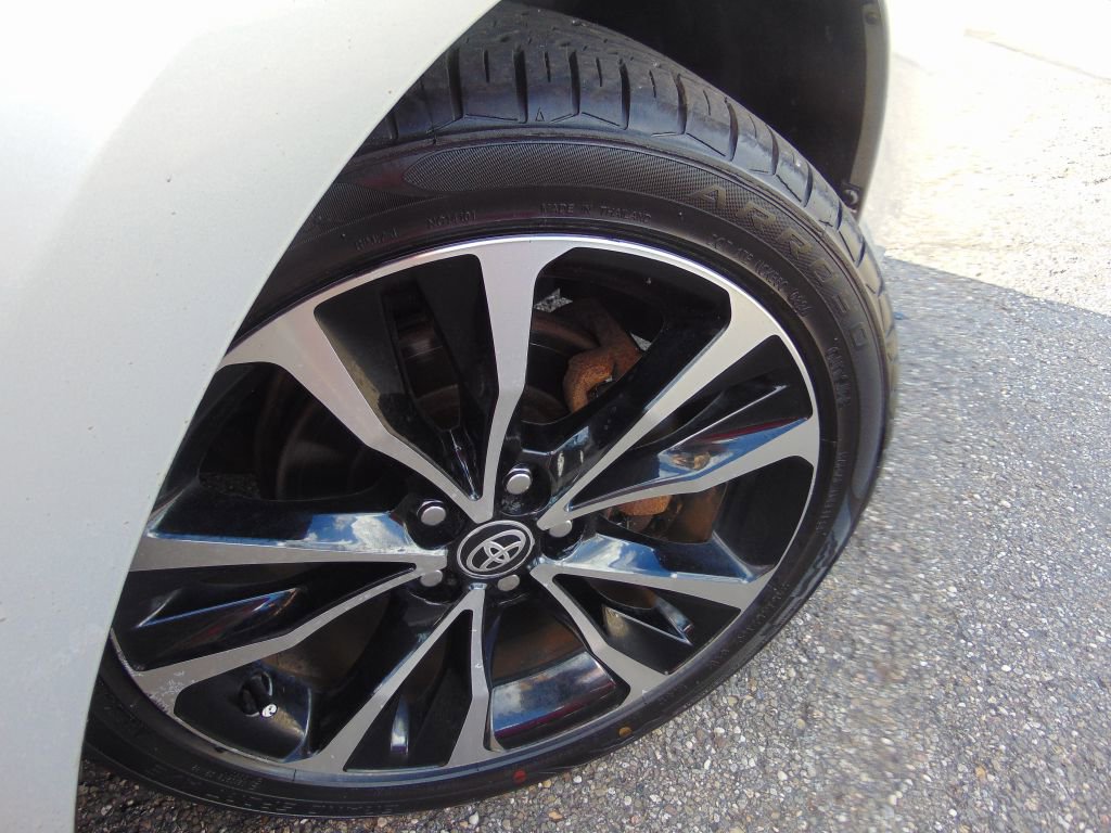 Used 2017 Toyota Corolla SE image 29