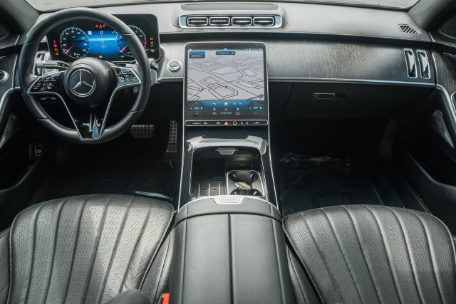 Certified 2022 Mercedes-Benz S 500 4MATIC w/ AMG Line Package image 20