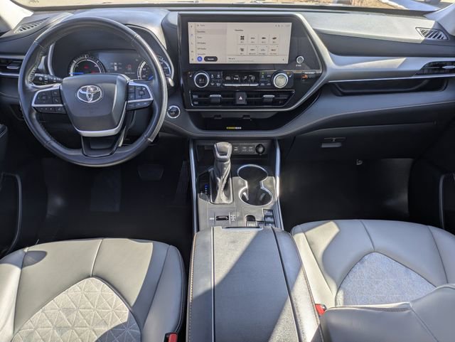 Used 2023 Toyota Highlander Bronze Edition image 11
