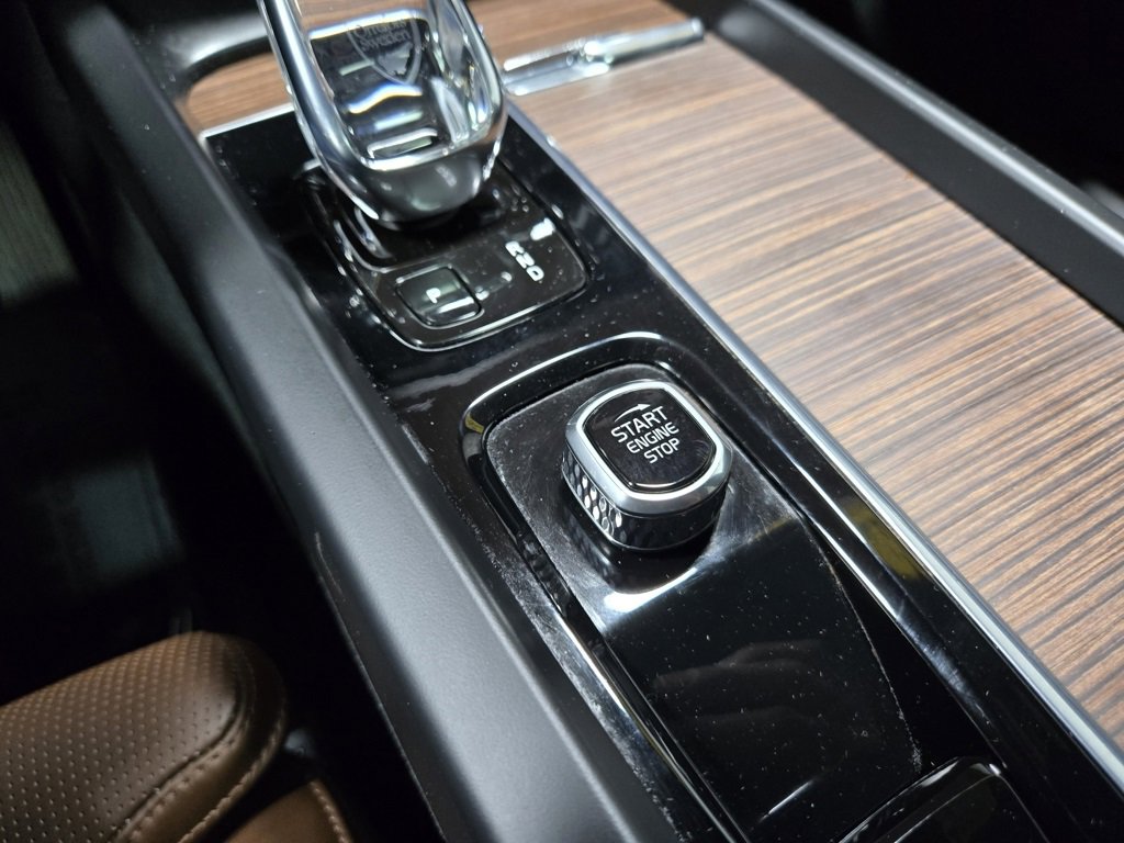 Used 2022 Volvo XC60 B5 Inscription w/ Advanced Package image 18