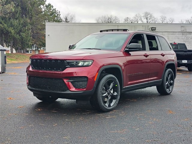 New 2025 Jeep Grand Cherokee Altitude w/ Trailer Tow Package image 10