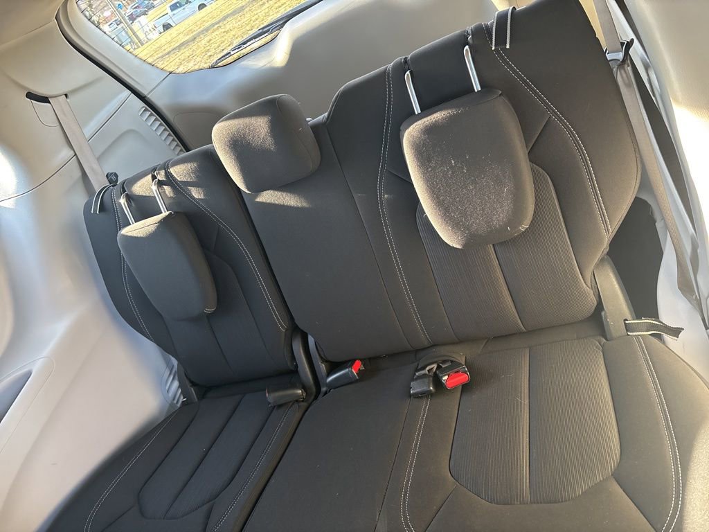 Used 2023 Chrysler Voyager LX image 23
