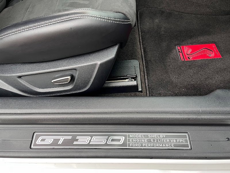 Used 2016 Ford Mustang Shelby GT350 w/ Technology Package image 43