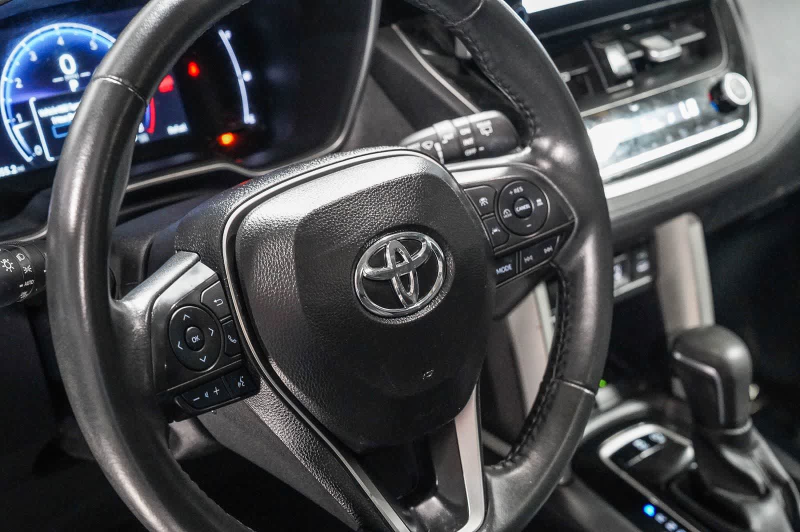 Used 2025 Toyota Corolla Cross XLE w/ Convenience Package FWD image 21