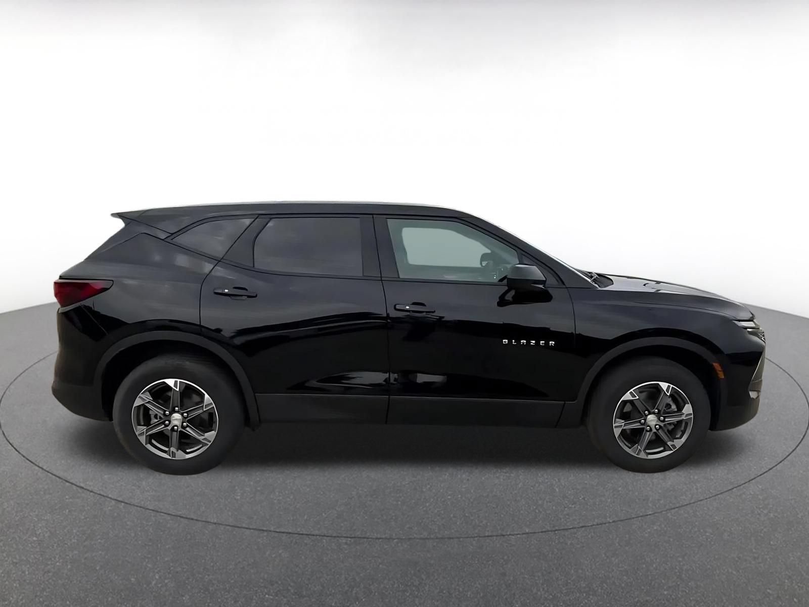 Used 2025 Chevrolet Blazer LT FWD image 16