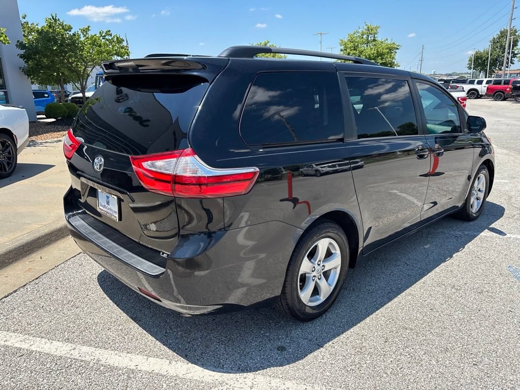 Used 2017 Toyota Sienna LE FWD image 33