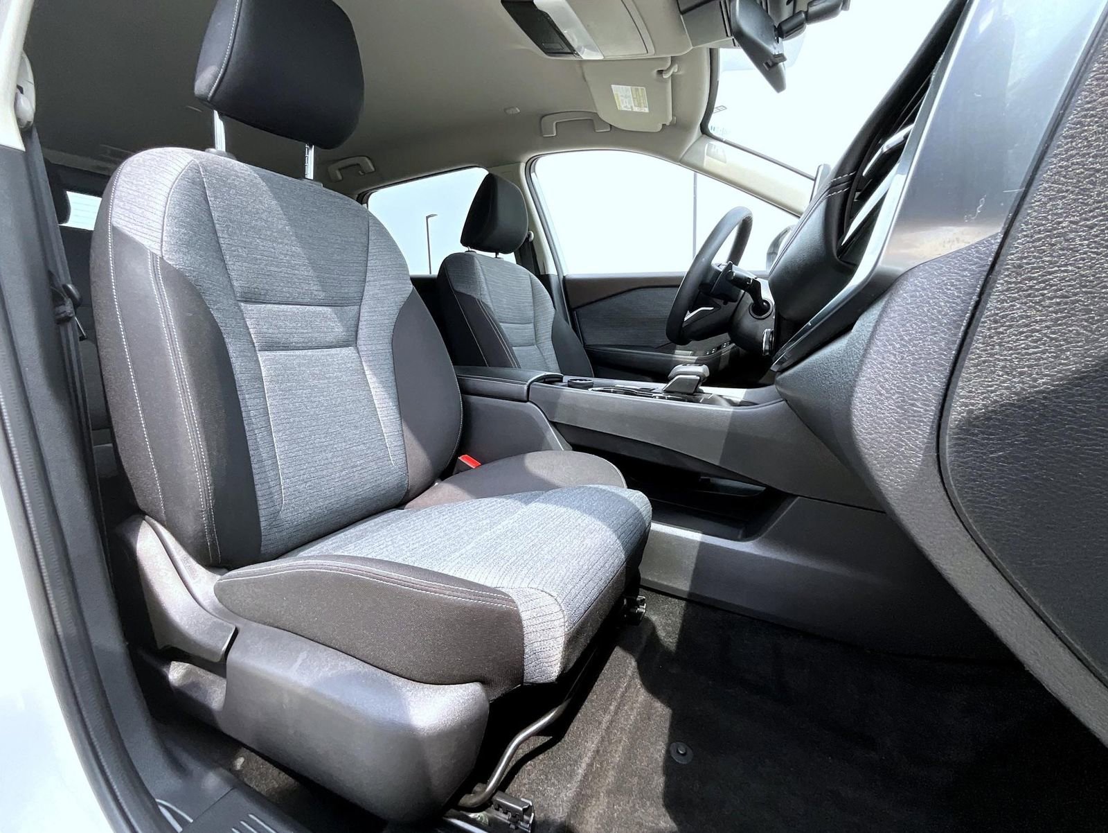 Used 2022 Nissan Rogue SV image 16