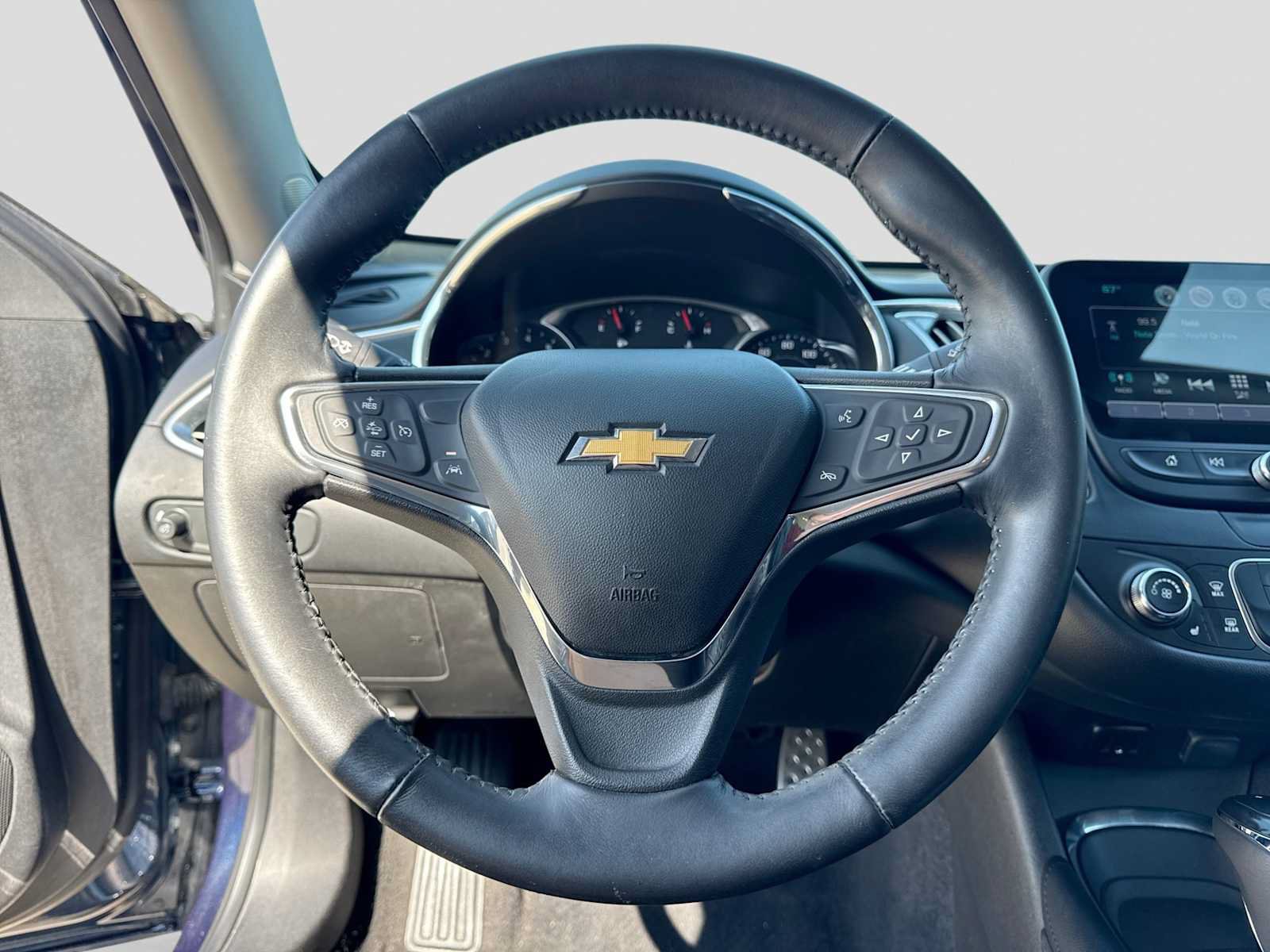 Used 2017 Chevrolet Malibu LT w/ Leather Package FWD image 21