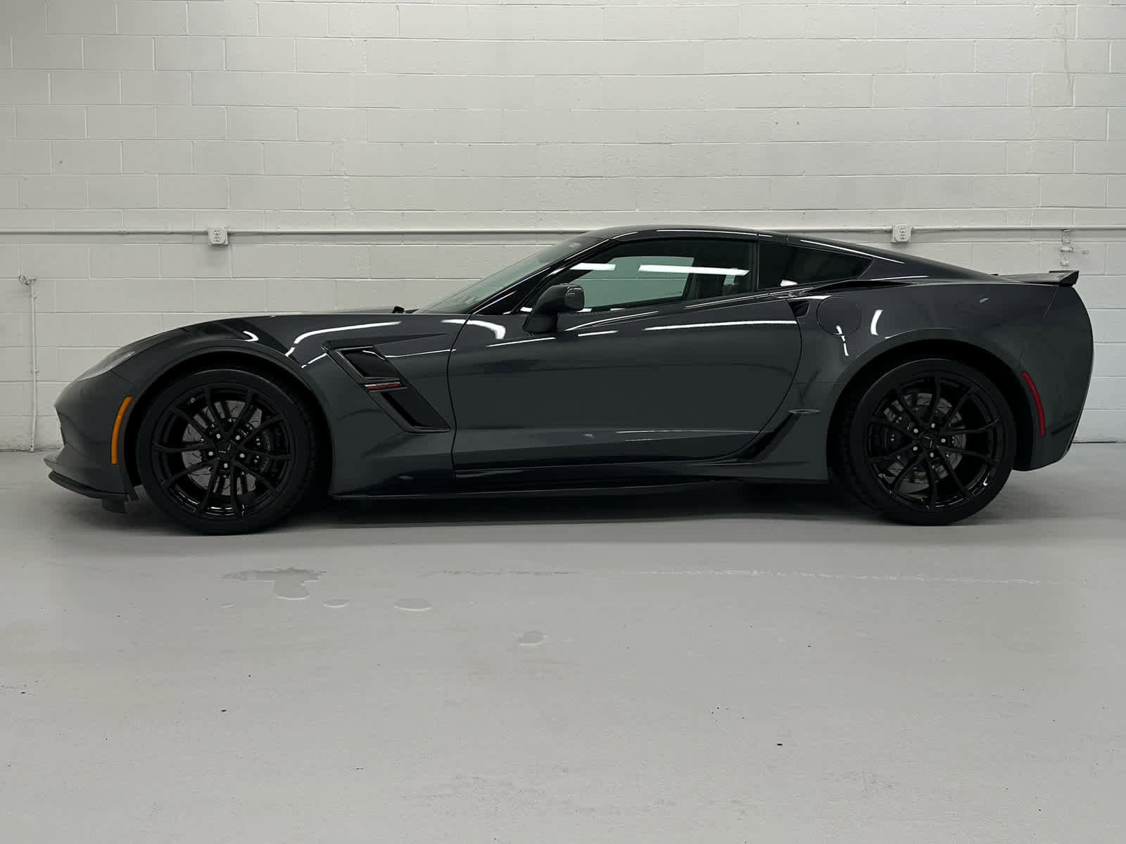 Used 2018 Chevrolet Corvette Grand Sport w/ Carbon Flash Badge Package RWD image 3