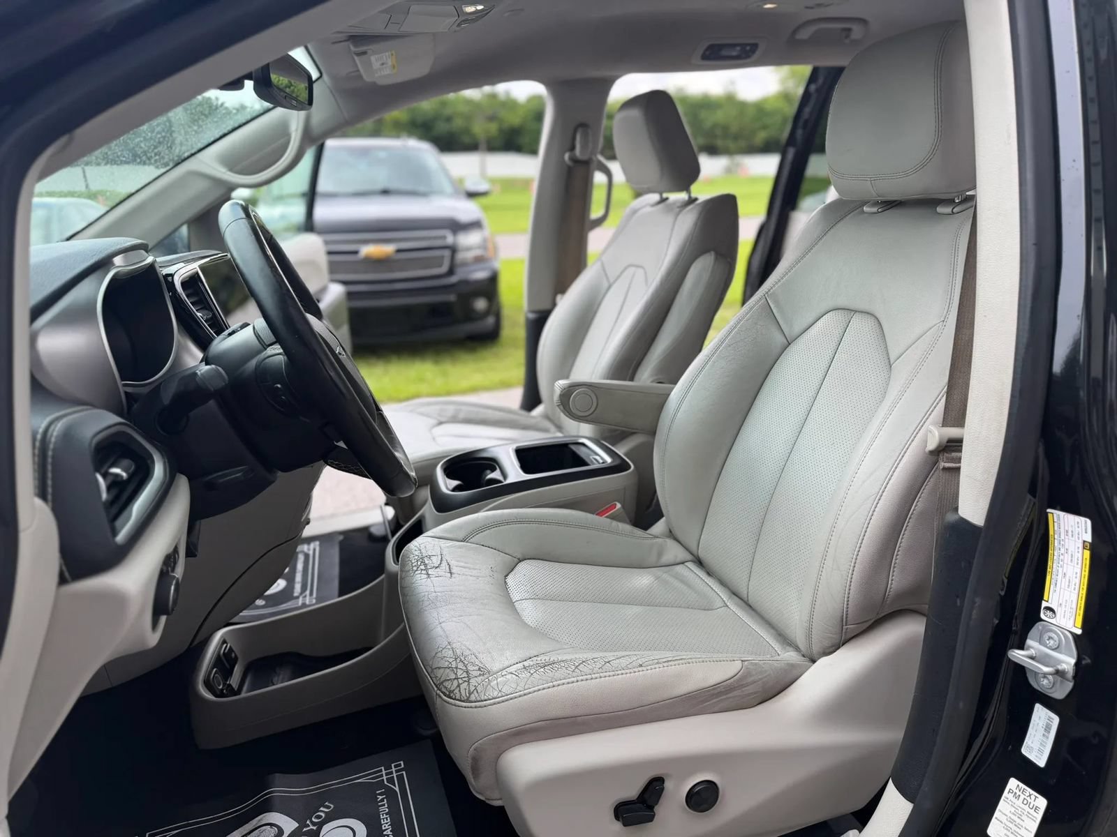 Used 2021 Chrysler Pacifica Touring-L FWD image 12