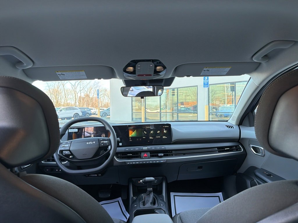 New 2025 Kia K4 LXS image 24