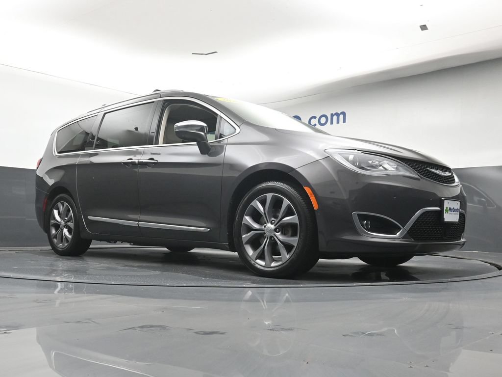 Used 2020 Chrysler Pacifica Limited w/ Tire & Wheel Group FWD image 29