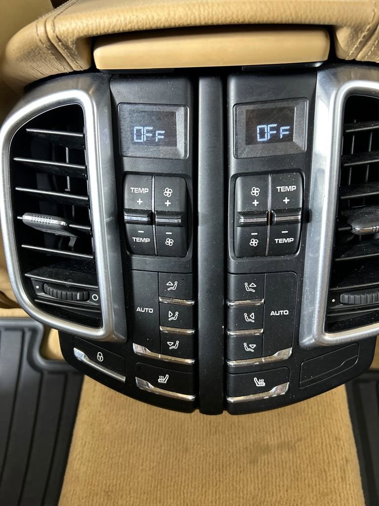 Used 2017 Porsche Cayenne Platinum Edition image 17