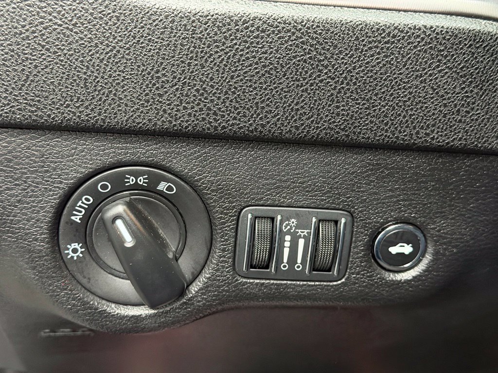 Used 2023 Dodge Charger SXT w/ Blacktop Package RWD image 30
