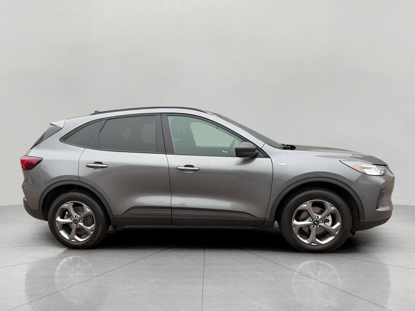 Certified 2025 Ford Escape ST-Line AWD/4WD image 5