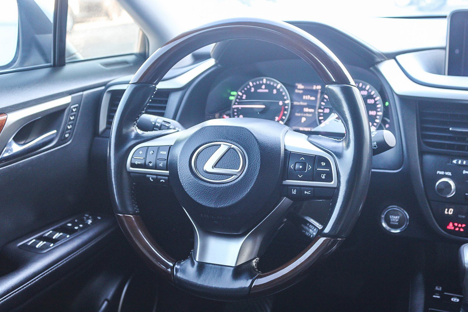 Used 2018 Lexus RX 350L FWD image 16