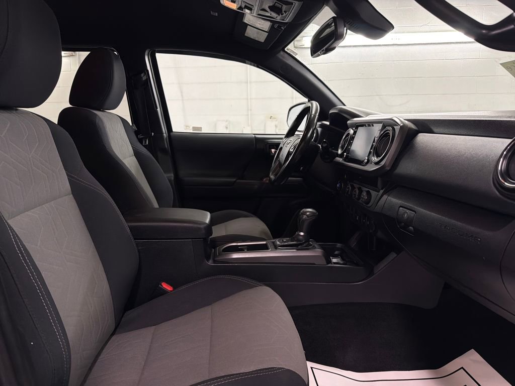 Used 2020 Toyota Tacoma TRD Off-Road w/ Technology Package image 28