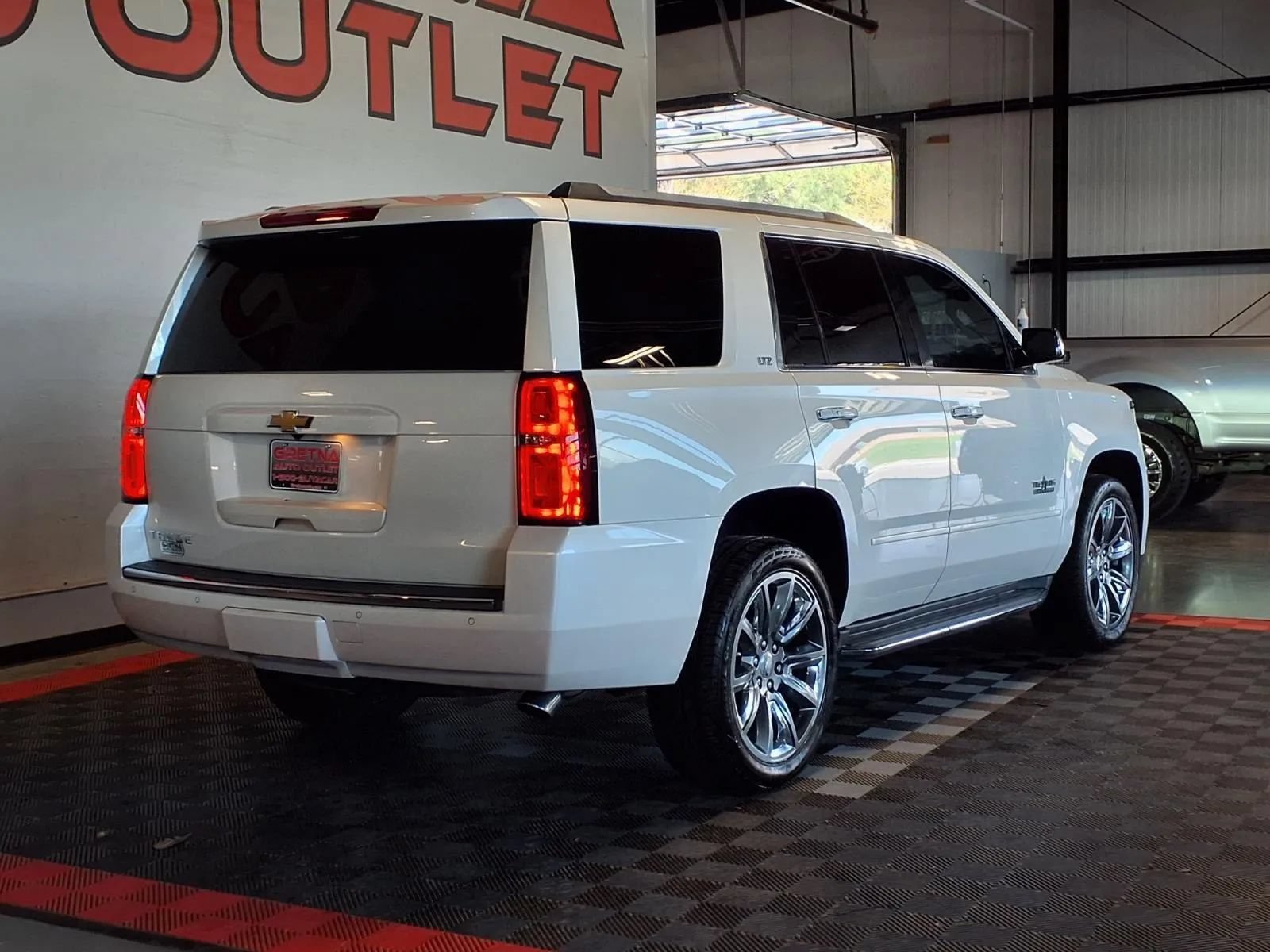Used 2015 Chevrolet Tahoe LTZ w/ Texas Edition AWD/4WD image 7