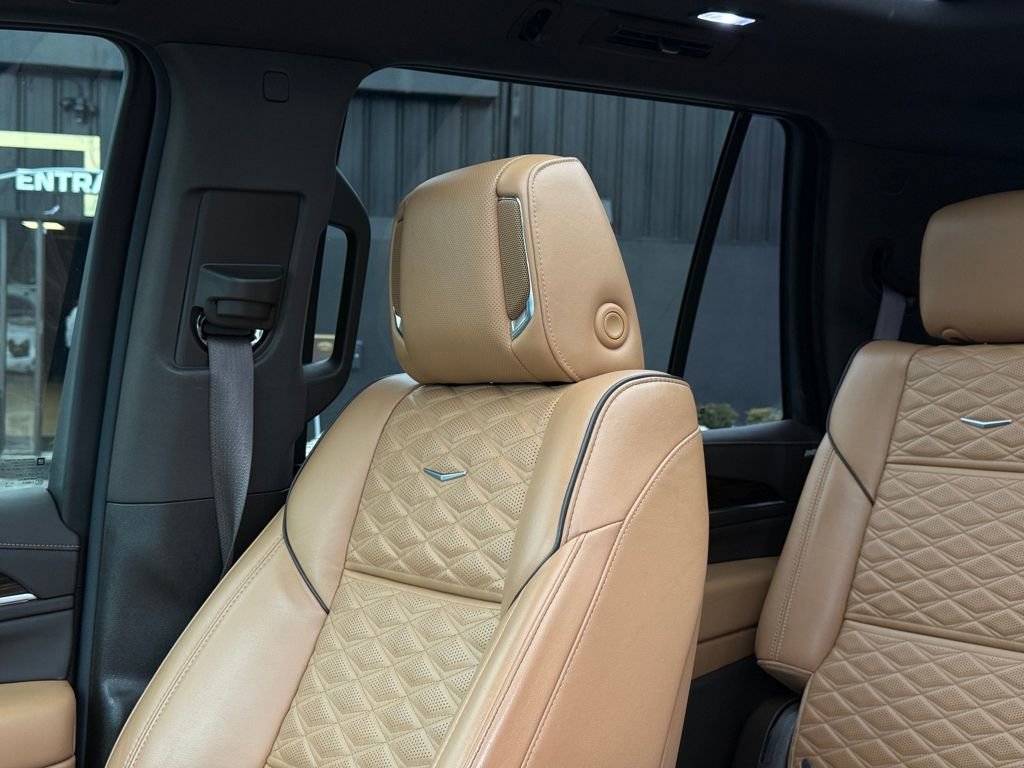 Used 2021 Cadillac Escalade Premium Luxury image 30