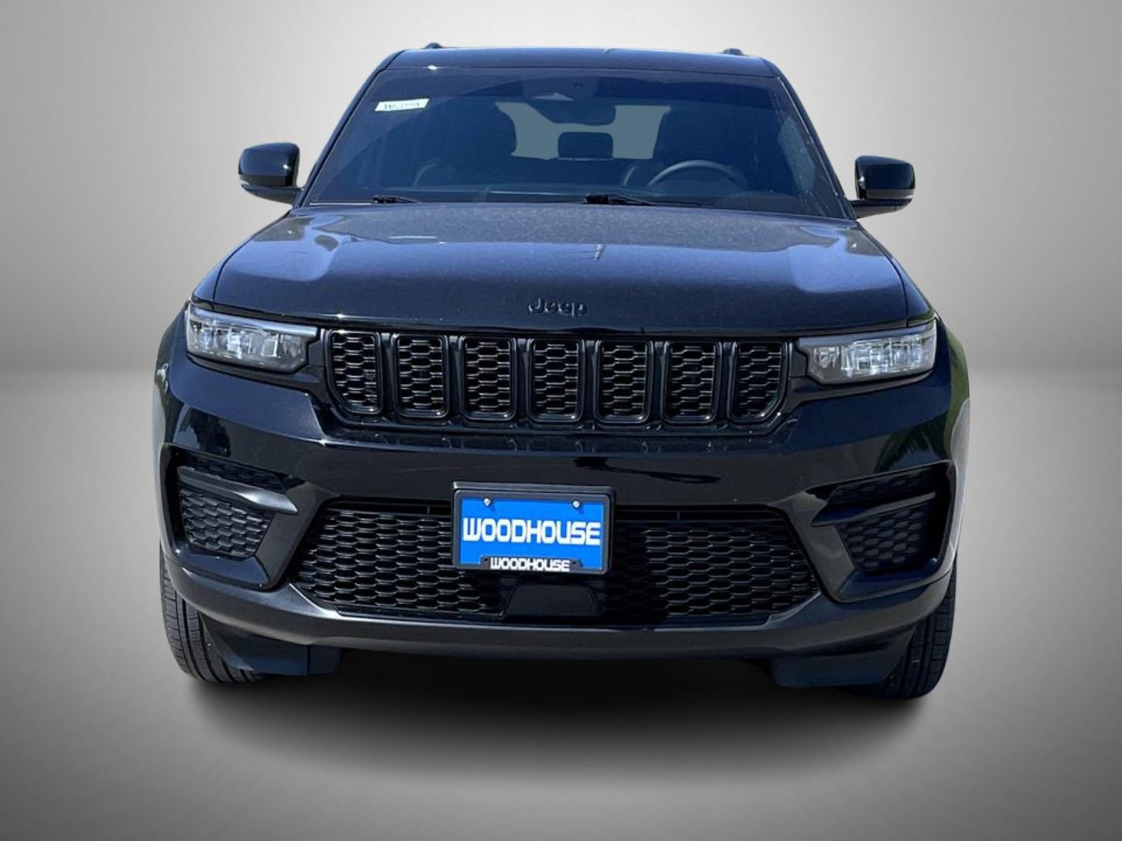 Used 2024 Jeep Grand Cherokee Altitude AWD/4WD image 2