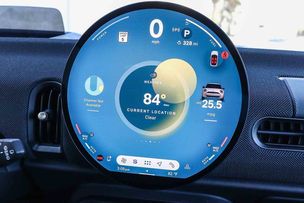 Used 2025 MINI Cooper 2-Door Hardtop image 14