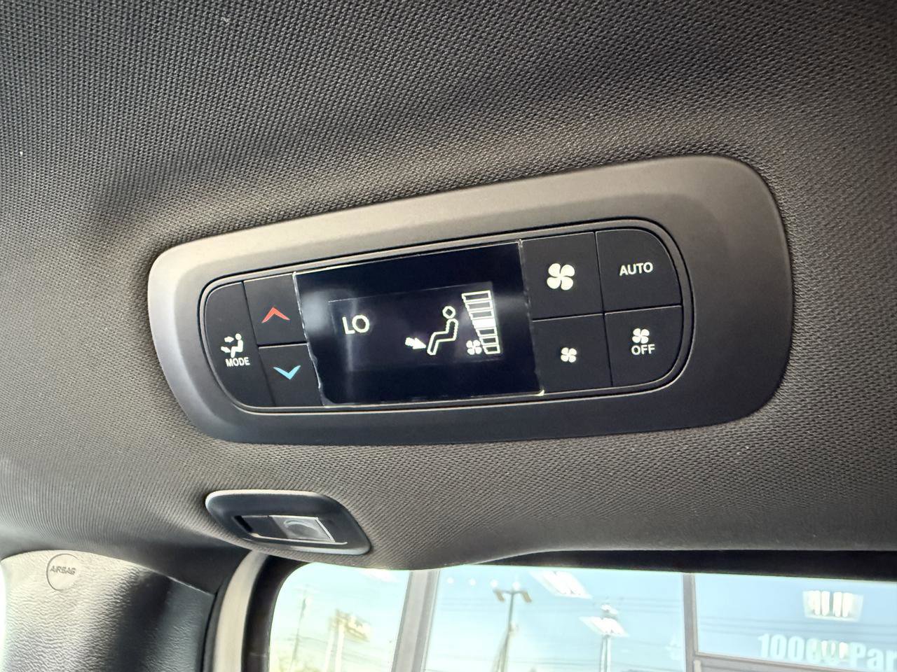 Used 2023 Chrysler Pacifica Limited w/ S Appearance Package FWD image 39