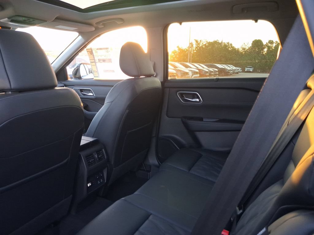 New 2026 Nissan Rogue Platinum w/ Platinum Premium Package AWD/4WD image 5