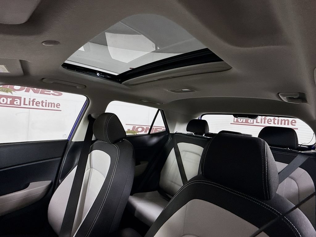 Certified 2024 Hyundai Venue SEL FWD image 11
