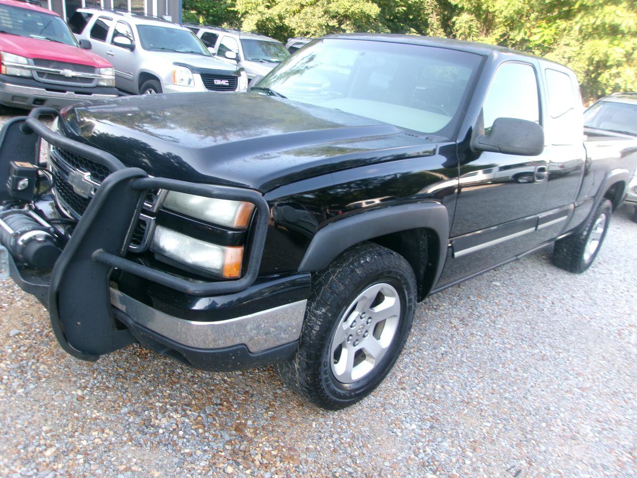 Used 2006 Chevrolet Silverado 1500 LT w/ Light Duty Power Package AWD/4WD image 3