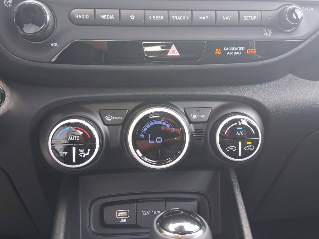 New 2025 Hyundai Venue Limited image 24