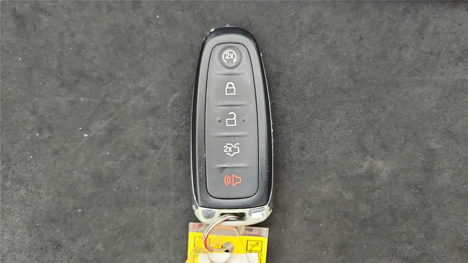 Used 2015 Ford Focus Titanium FWD image 21
