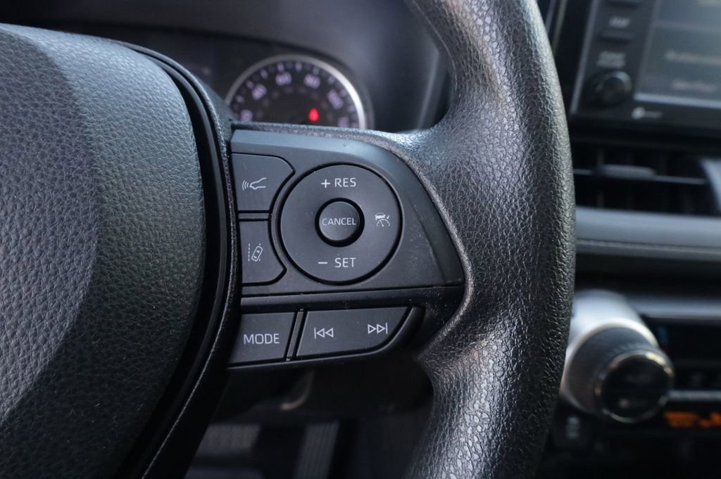 Used 2020 Toyota RAV4 XLE w/ Convenience Package image 31