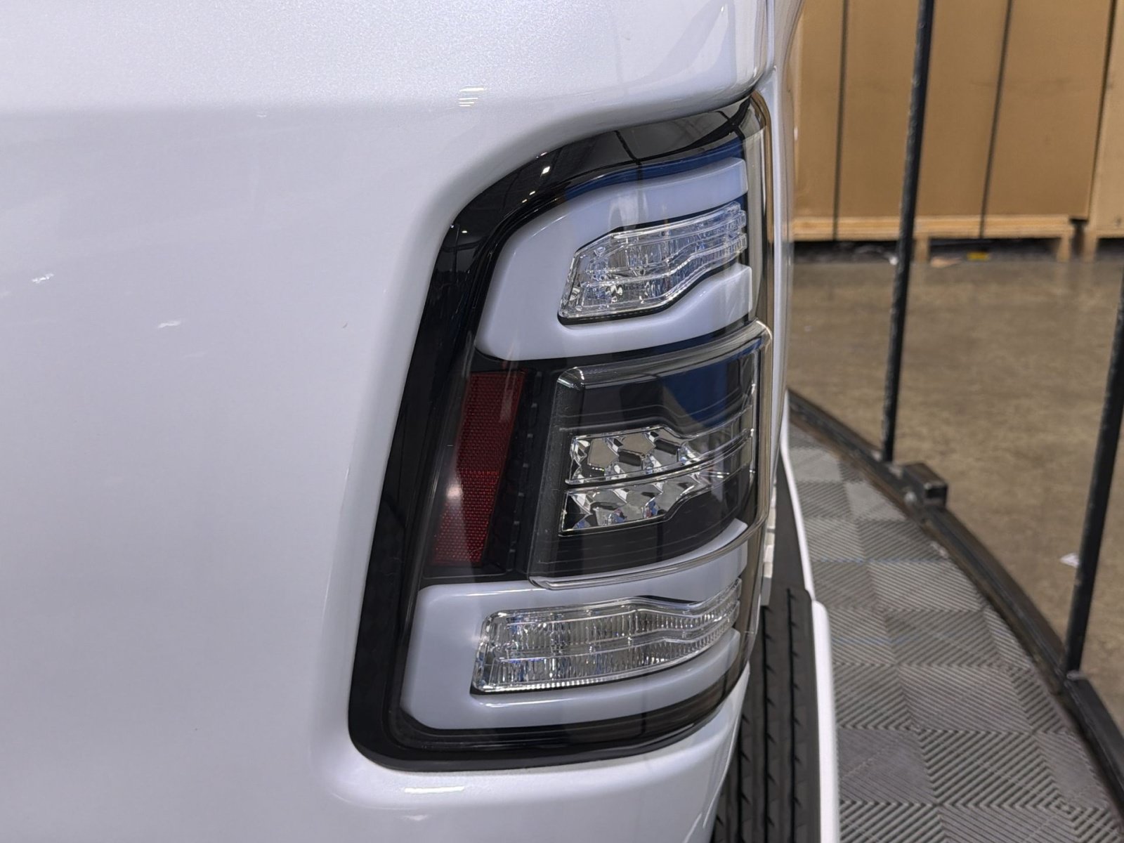 Used 2019 RAM 1500 Laramie AWD/4WD image 17