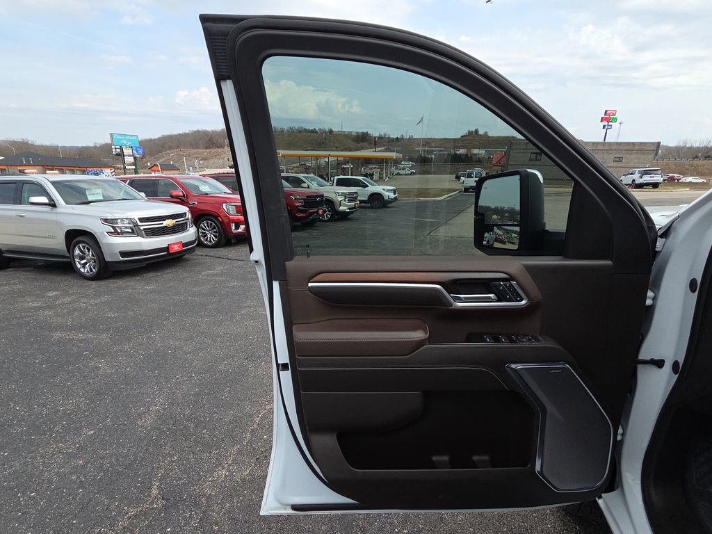 Used 2025 GMC Sierra 2500 Denali w/ Denali Reserve Package image 14