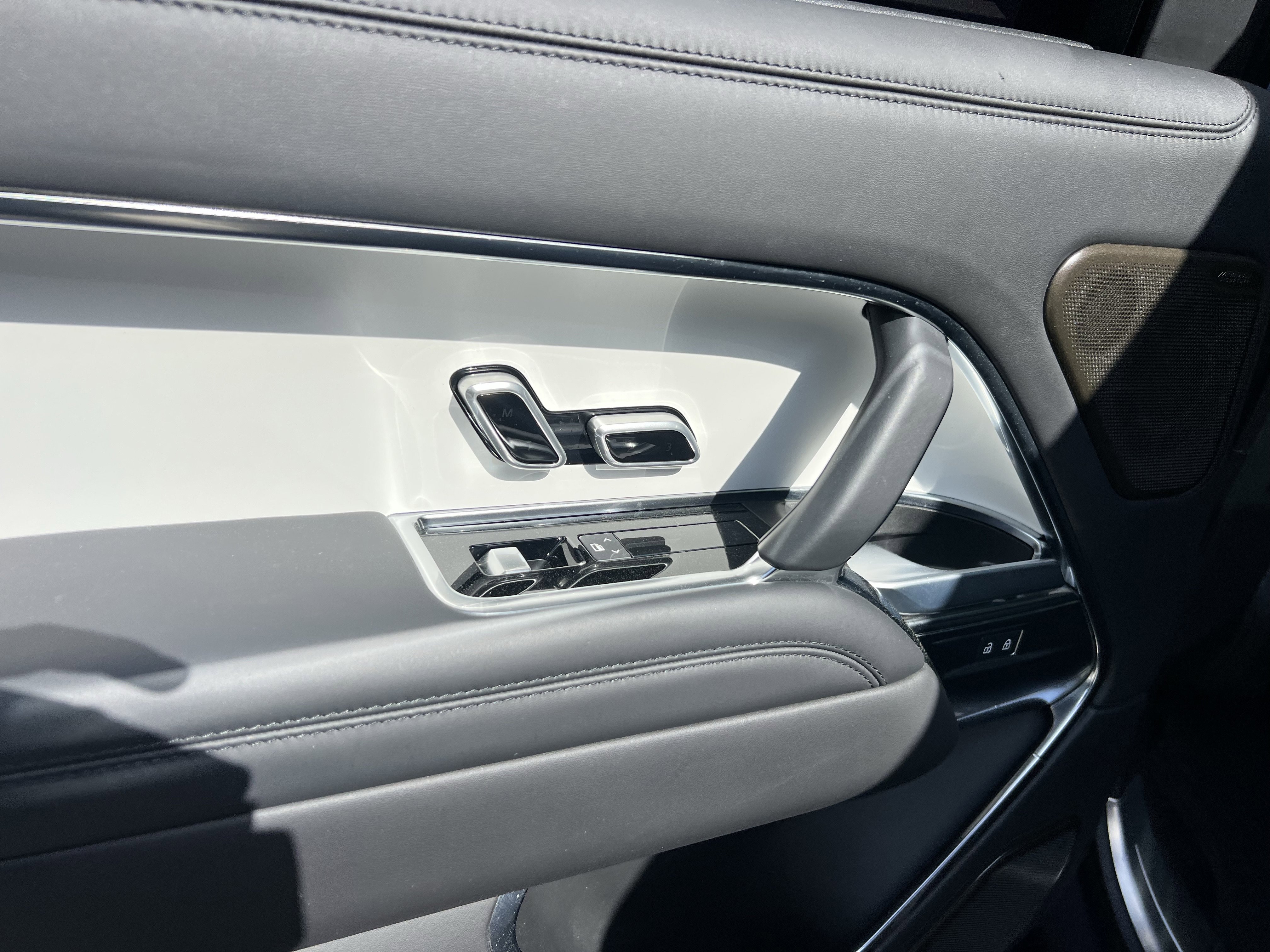 Certified 2023 Land Rover Range Rover SV image 27