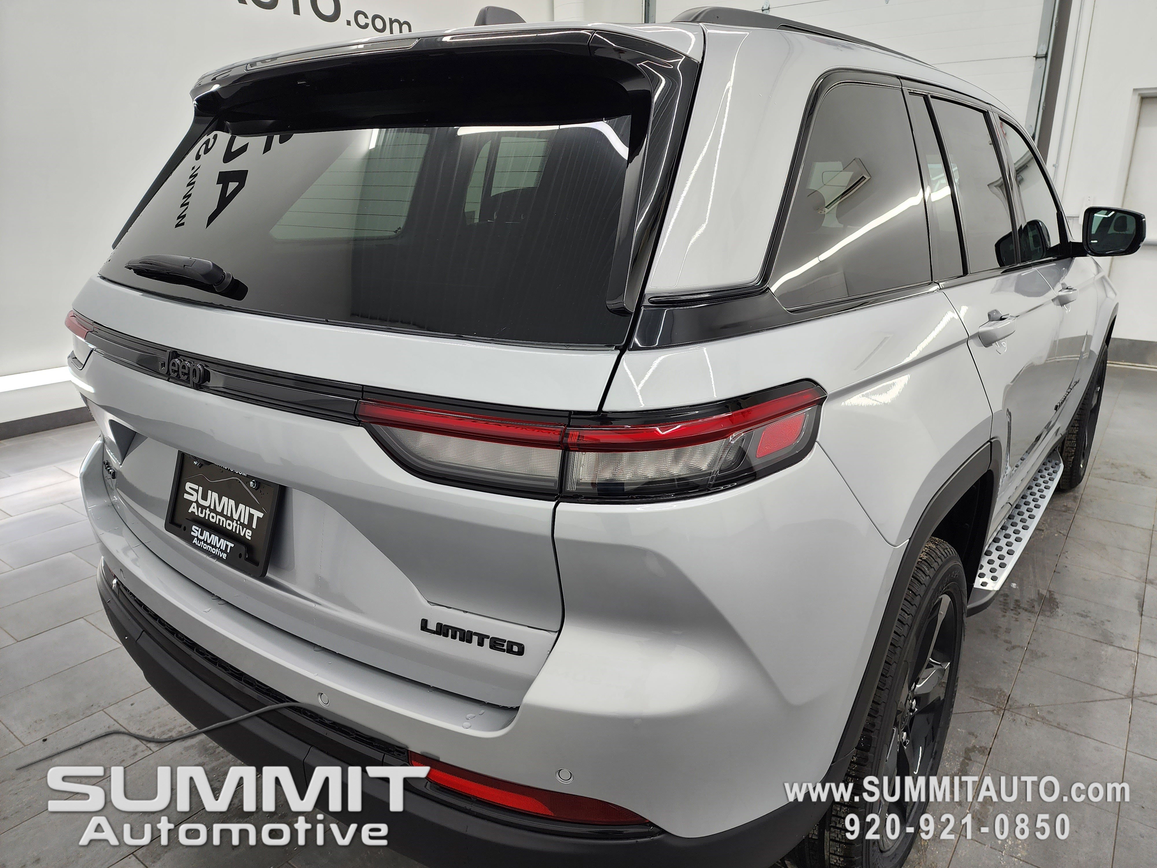 New 2025 Jeep Grand Cherokee Limited w/ Black Appearance Package image 5