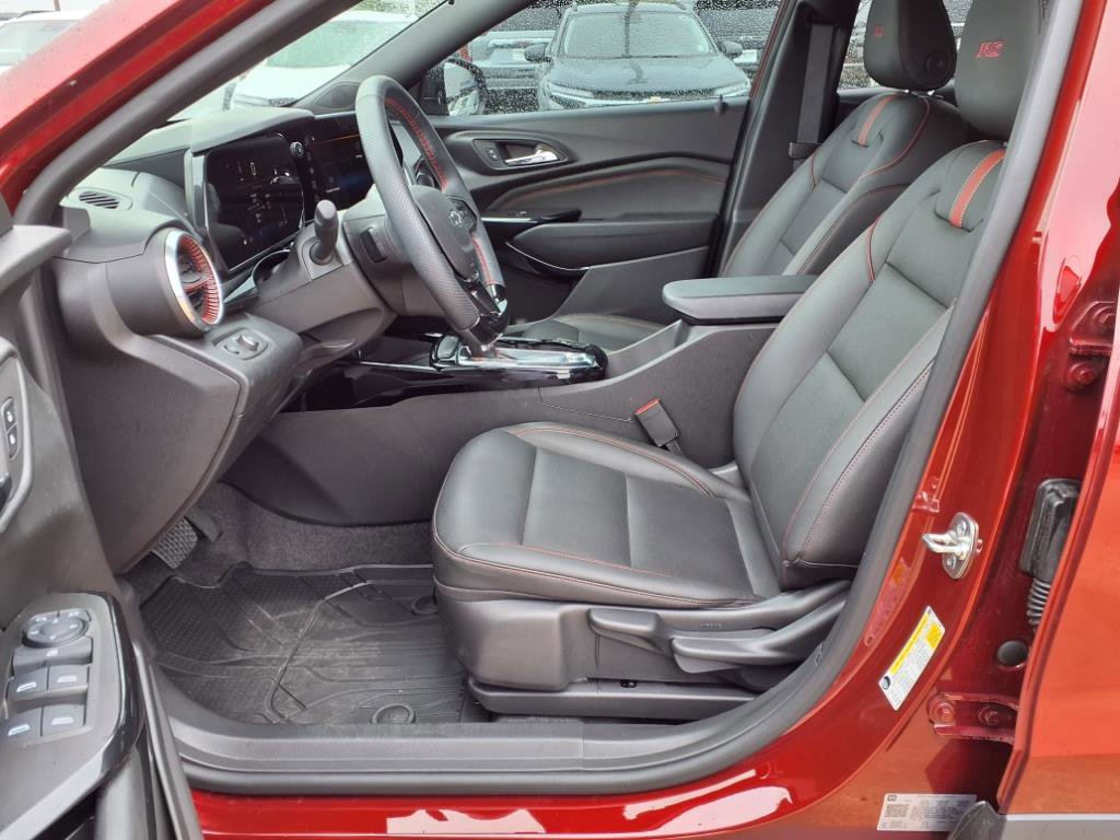 Used 2025 Chevrolet Trax RS w/ Sunroof Package image 14