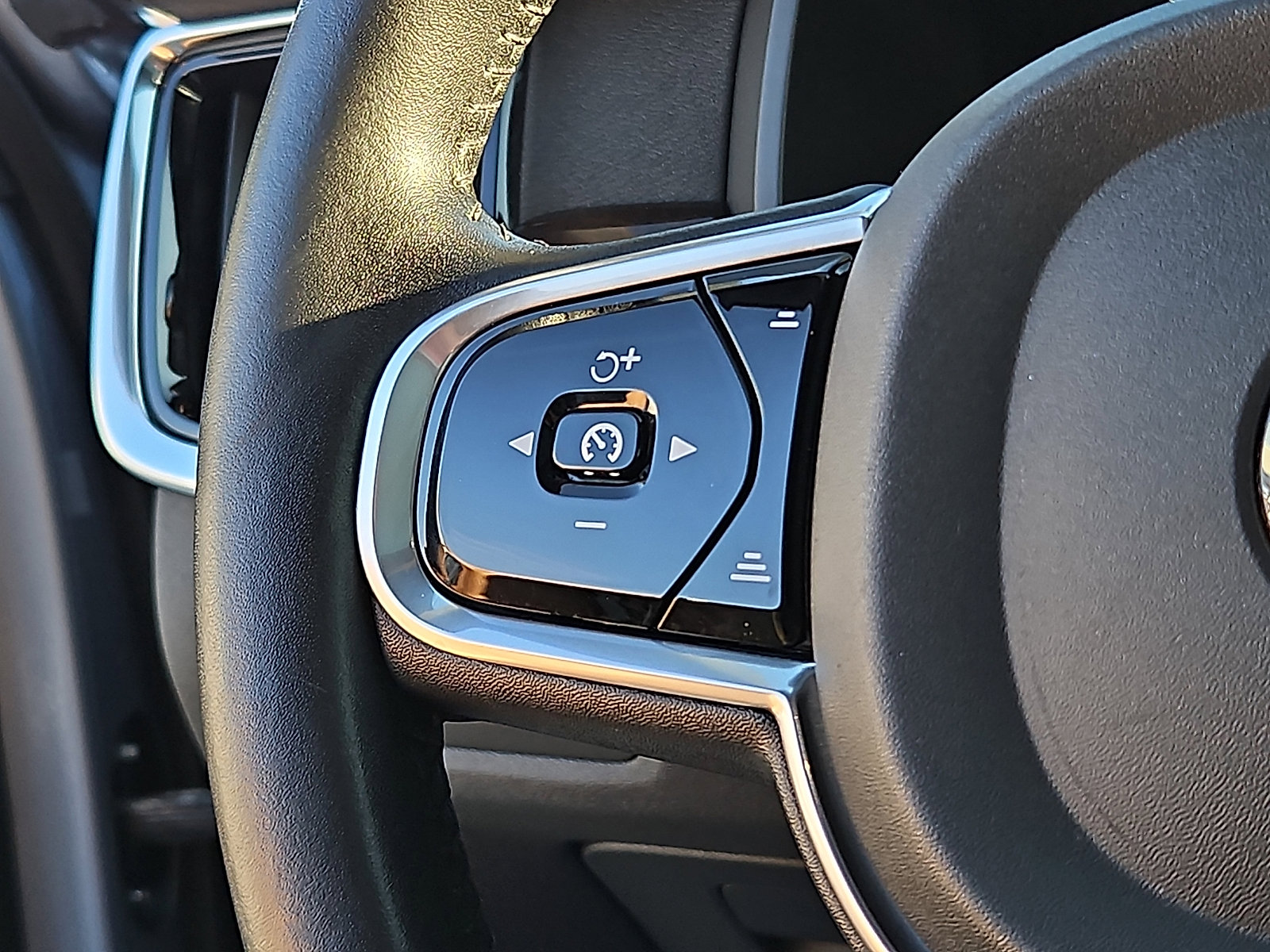 Used 2018 Volvo S90 T5 Momentum w/ Convenience Package image 22