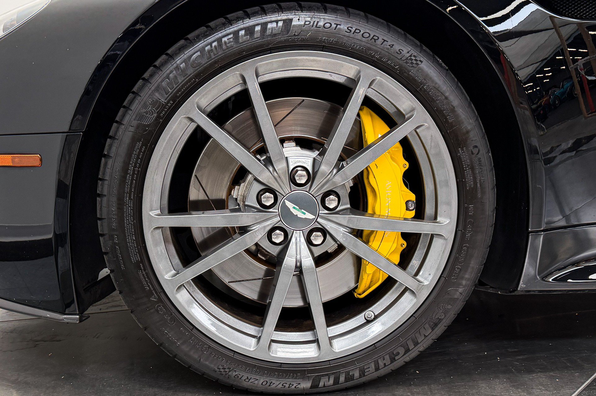 Used 2015 Aston Martin V8 Vantage GT RWD image 10