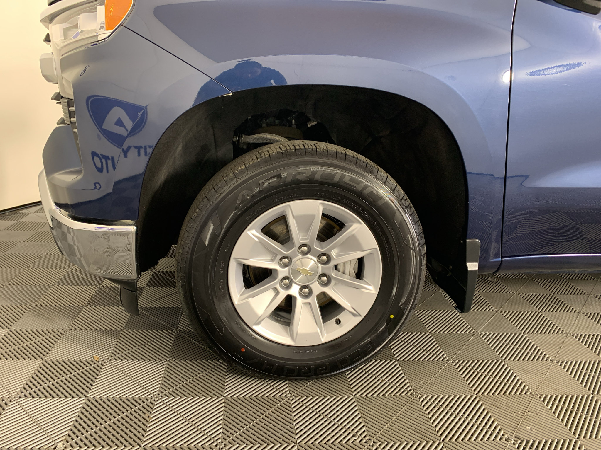 Used 2023 Chevrolet Silverado 1500 LT RWD image 9