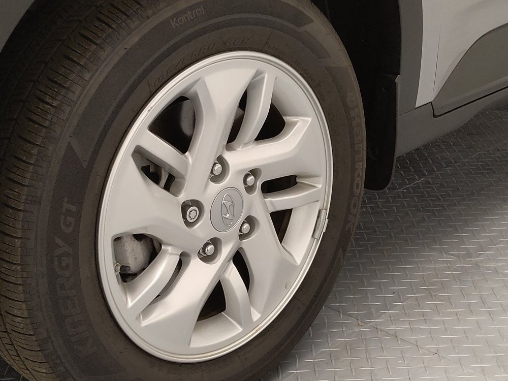 Used 2025 Hyundai Venue SE FWD image 31